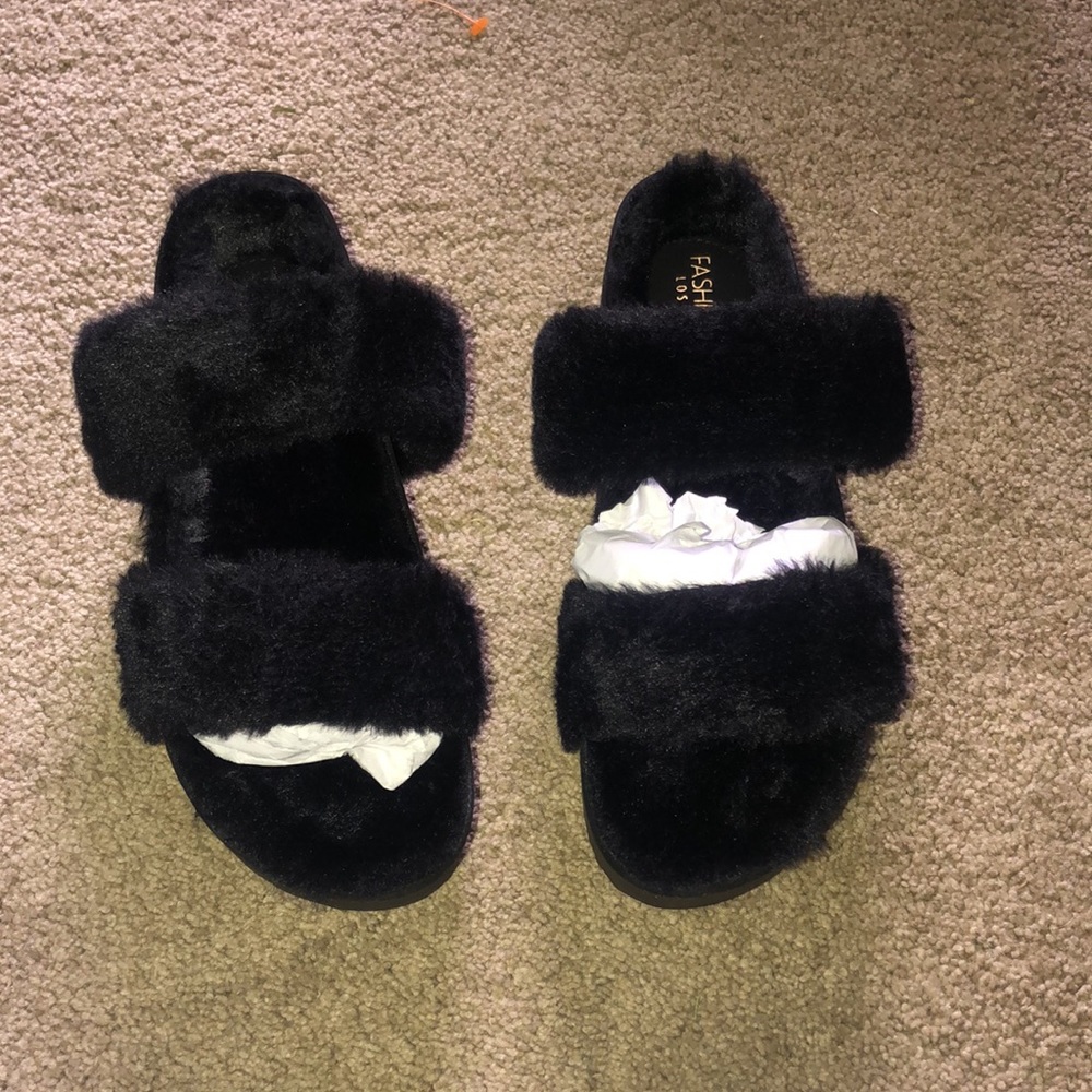 Fashion nova fur sandels